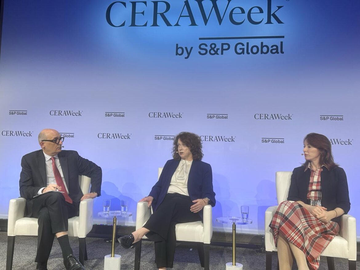 3e345bae-ac5d-4499-b733-f10fefe1be36