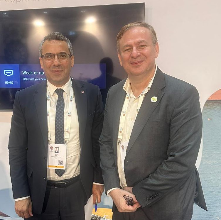 صالح جعفر مع وزير الزراعة اللبناني